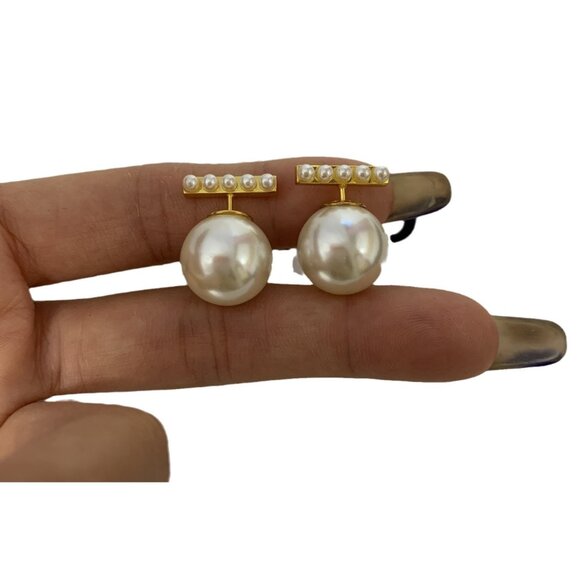 Celine Earrings in Brass with Gold Finish and Glass Pearls - Picture 5 of 5